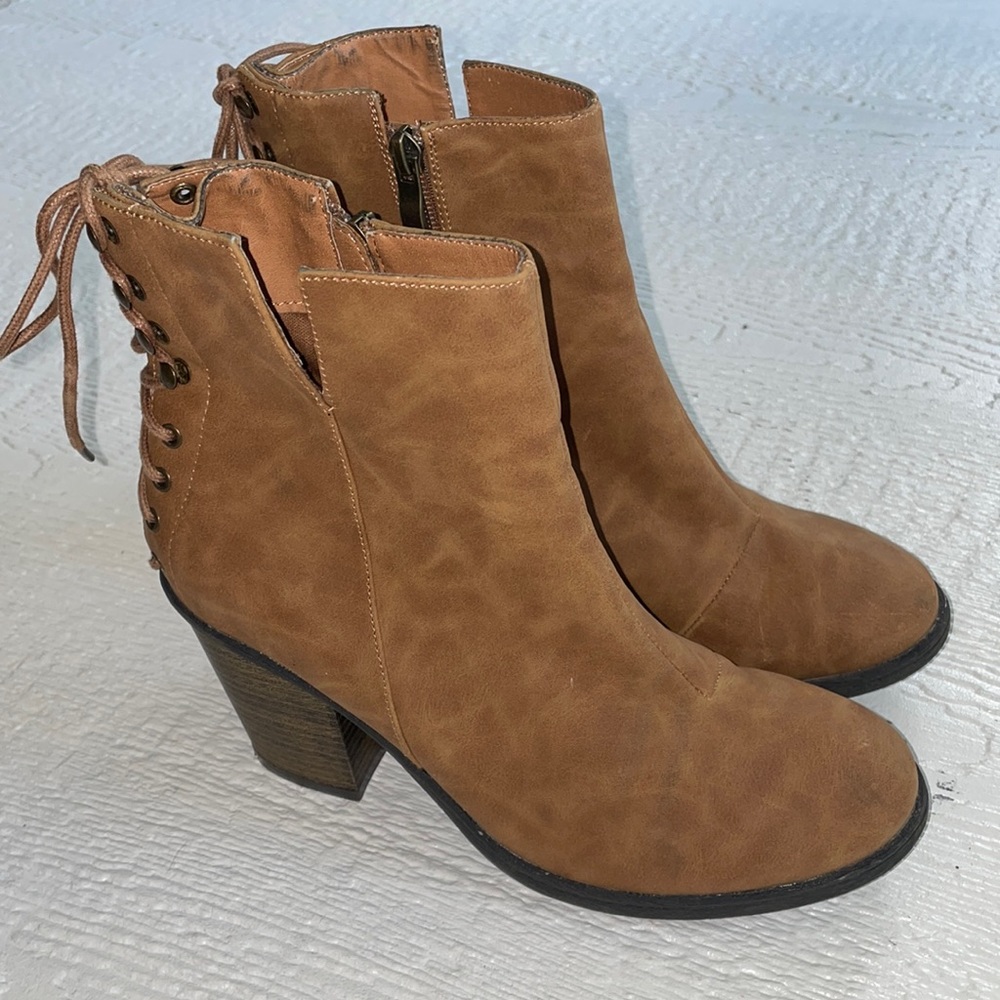 Chelsea & Zoe Booties Boots Size 9 Excellent Like New Condition